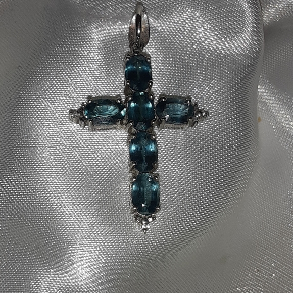 Peacock kyanite cross pendent - Picture 2 of 2